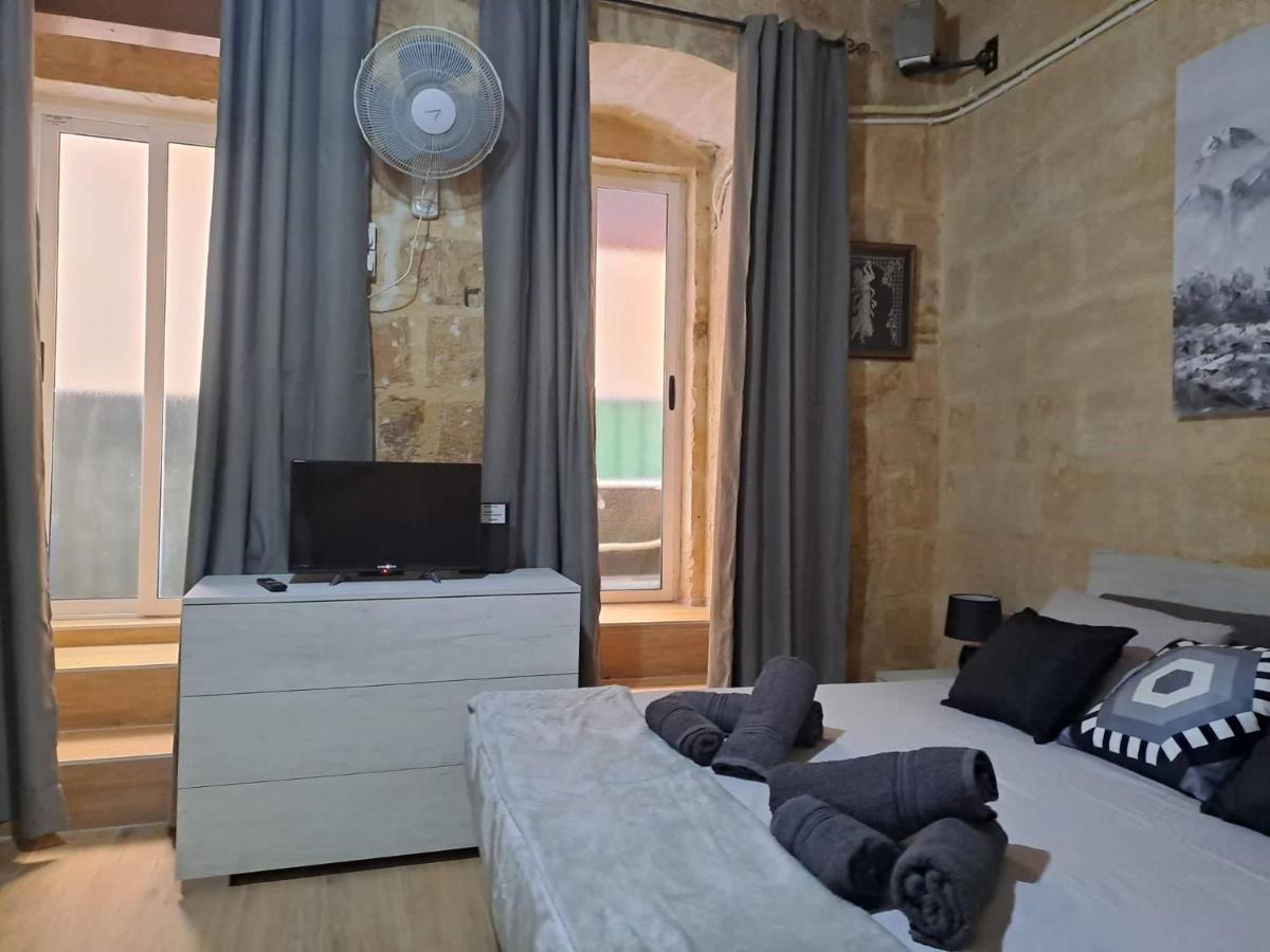 Lovely 1 Bedroom Apartment In The Heart Of Валета Екстериор снимка
